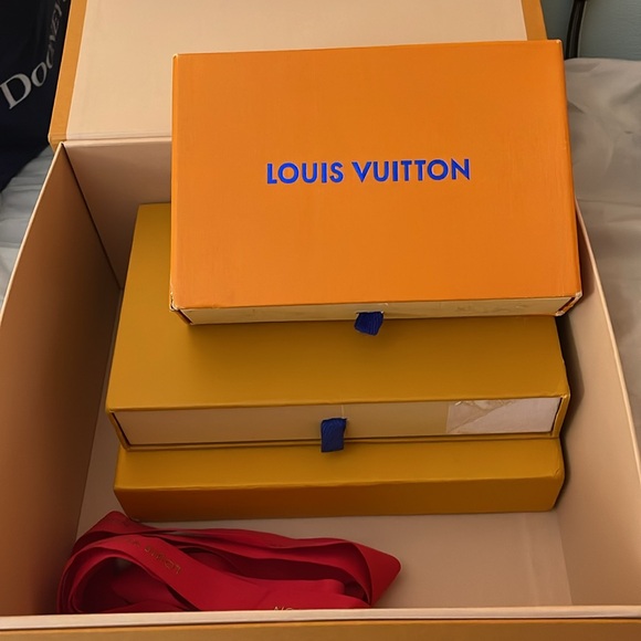 Louis Vuitton boxes (set of 4 boxes and 2 wallet dust bags) - Picture 4 of 4